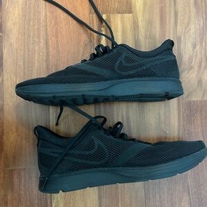 Men’s Black Nike sneakers, size 10.5